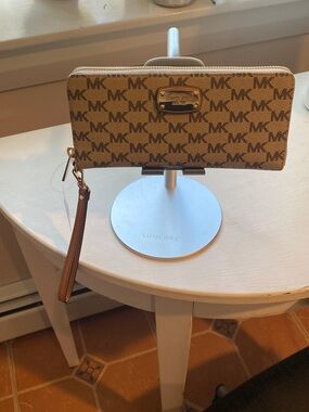 Michael Kors Brown Beige MK Signature Zip Wallet NEW WITH TAGS